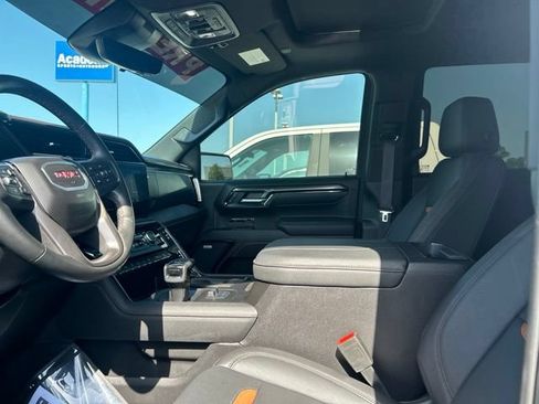 Used 2025 GMC Sierra 1500 AT4 w/ Technology Package AWD/4WD image 36