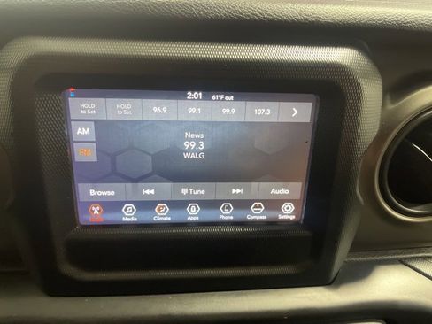 Used 2022 Jeep Wrangler Sport image 17