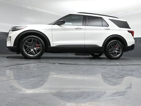 Certified 2025 Ford Explorer ST AWD/4WD image 42