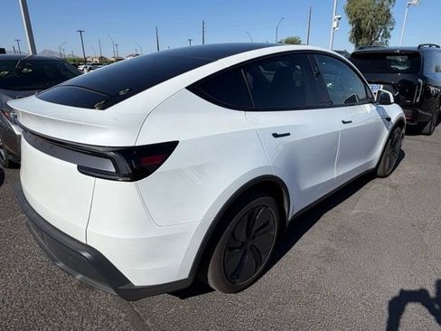 Used 2026 Tesla Model Y 2WD image 4