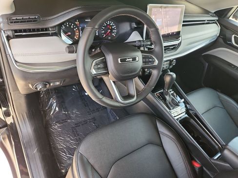 Used 2022 Jeep Compass Limited image 11