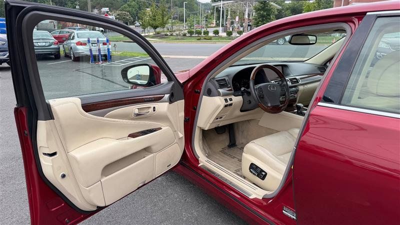 Used 2013 Lexus LS 460 AWD w/ Comfort Pkg image 19