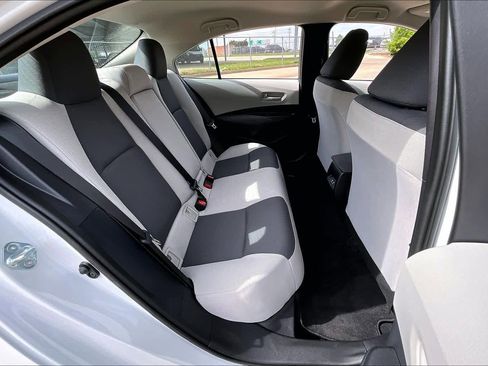 Used 2025 Toyota Corolla LE image 18