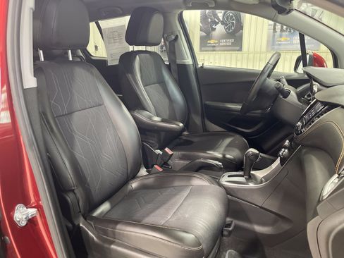 Used 2021 Chevrolet Trax LT w/ Driver Confidence Package AWD/4WD image 18