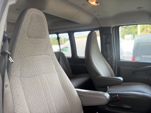 Used 2018 GMC Savana 3500 LT w/ LT Preferred Equipment Group image 26