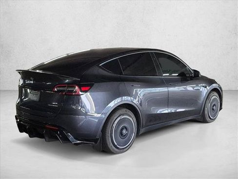 Used 2024 Tesla Model Y Long Range AWD/4WD image 5