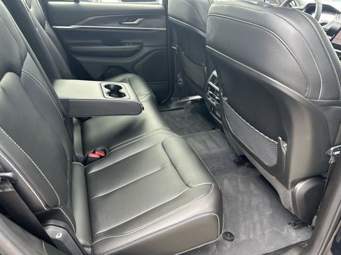 Used 2023 Jeep Grand Cherokee Limited image 27