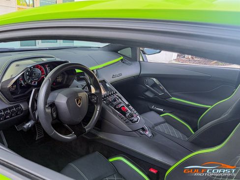 Used 2018 Lamborghini Aventador S AWD/4WD image 2