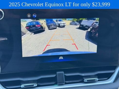 Used 2025 Chevrolet Equinox LT FWD image 17
