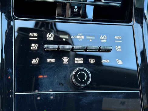 Used 2025 Porsche Panamera 4 image 21