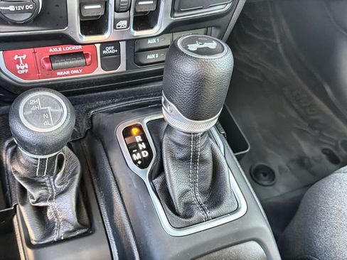 Used 2025 Jeep Wrangler Unlimited Sport AWD/4WD image 15