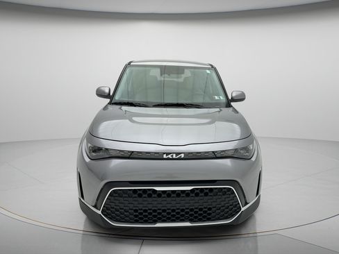 Used 2025 Kia Soul LX w/ LX Technology Package FWD image 2