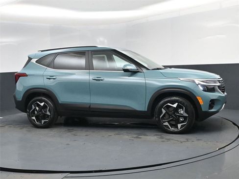 New 2026 Kia Seltos EX image 2