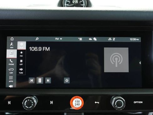 Certified 2025 Porsche Macan AWD/4WD image 18