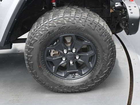 Used 2020 Jeep Gladiator Rubicon AWD/4WD image 34