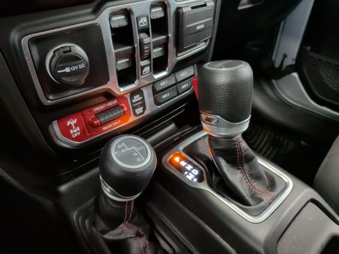 Used 2023 Jeep Gladiator Rubicon w/ Cold Weather Group AWD/4WD image 24