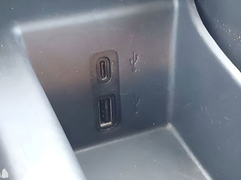 Used 2025 GMC Acadia Elevation image 32