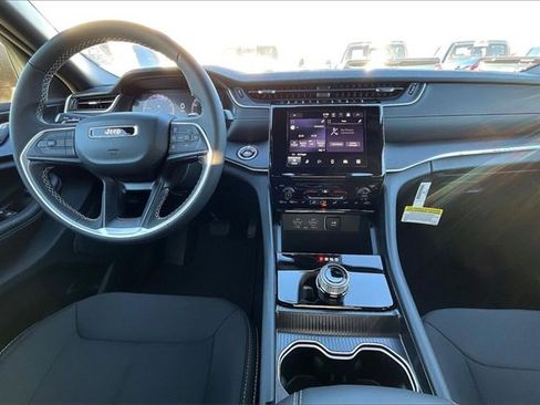 New 2025 Jeep Grand Cherokee Laredo X image 5