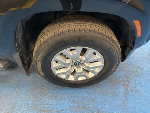 Used 2022 Nissan Frontier SV image 3