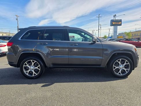 Used 2018 Jeep Grand Cherokee Limited AWD/4WD image 5