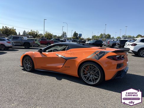 Used 2024 Chevrolet Corvette Z06 RWD image 3