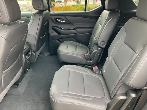 Used 2023 Chevrolet Traverse LT image 15