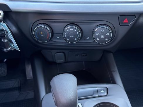 New 2026 Chevrolet Trax LS w/ LS Convenience Package FWD image 15