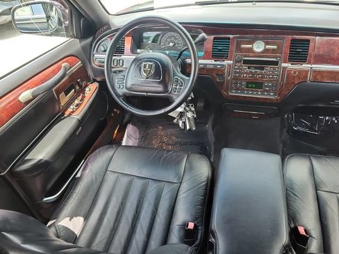 Used 2004 Lincoln Town Car Signature RWD image 14