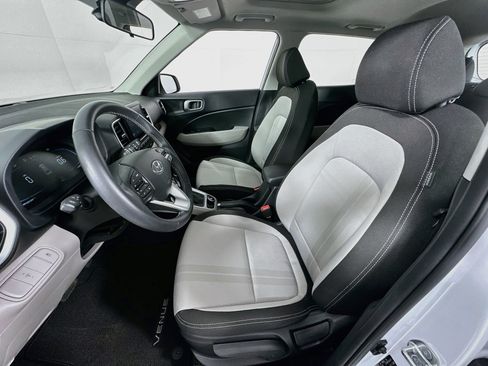 Used 2024 Hyundai Venue SEL FWD image 19