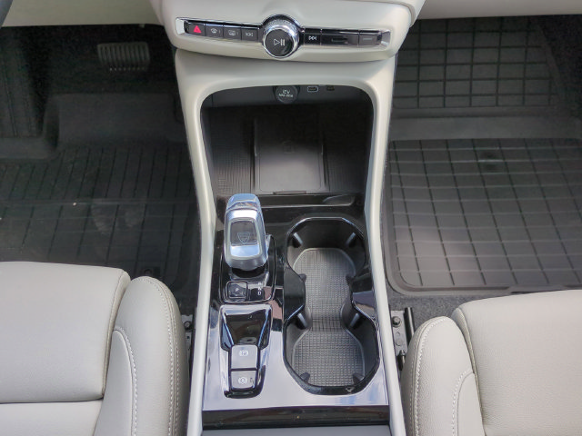 New 2026 Volvo XC40 B5 Plus w/ Protection Package Premier AWD/4WD image 14