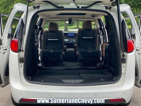 Used 2017 Chrysler Pacifica Limited FWD image 47