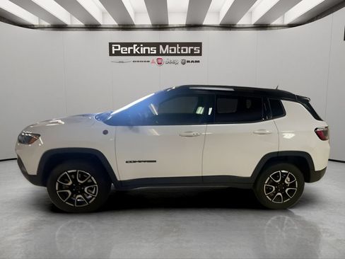 Certified 2025 Jeep Compass Trailhawk AWD/4WD image 3