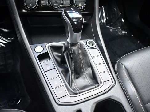 Used 2022 Volkswagen Jetta SE w/ Panoramic Sunroof Package image 38