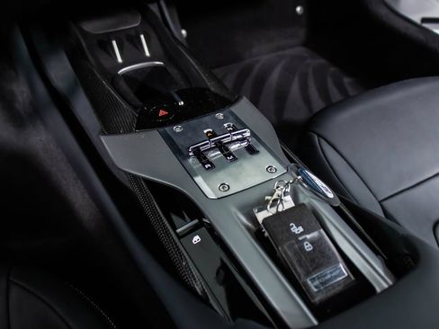 Certified 2025 Ferrari 12Cilindri RWD image 5