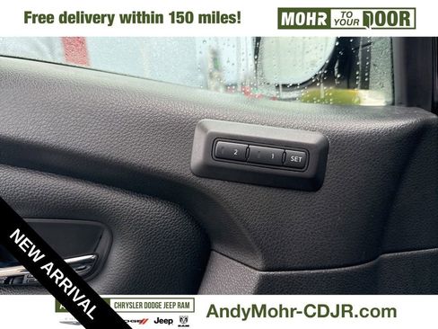 Used 2019 Nissan Titan SL w/ Midnight Edition image 12