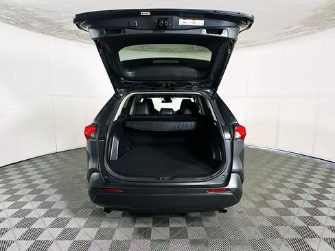 Used 2021 Toyota RAV4 XLE w/ Convenience Package FWD image 31