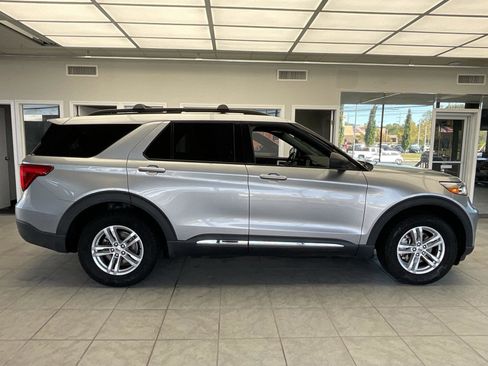 Used 2020 Ford Explorer XLT image 4