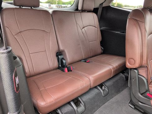 Used 2018 Buick Enclave Avenir w/ Avenir Technology Package image 18