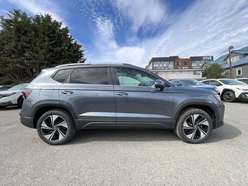 New 2025 Volkswagen Taos SE image 8