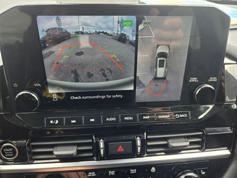Used 2023 Nissan Pathfinder SL w/ Lighting Package (N92) FWD image 18