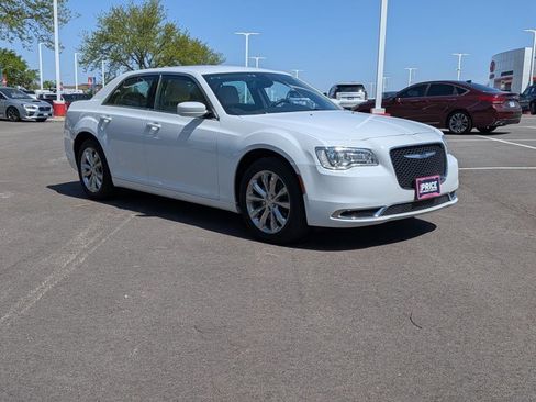 Used 2019 Chrysler 300 Touring AWD/4WD image 3