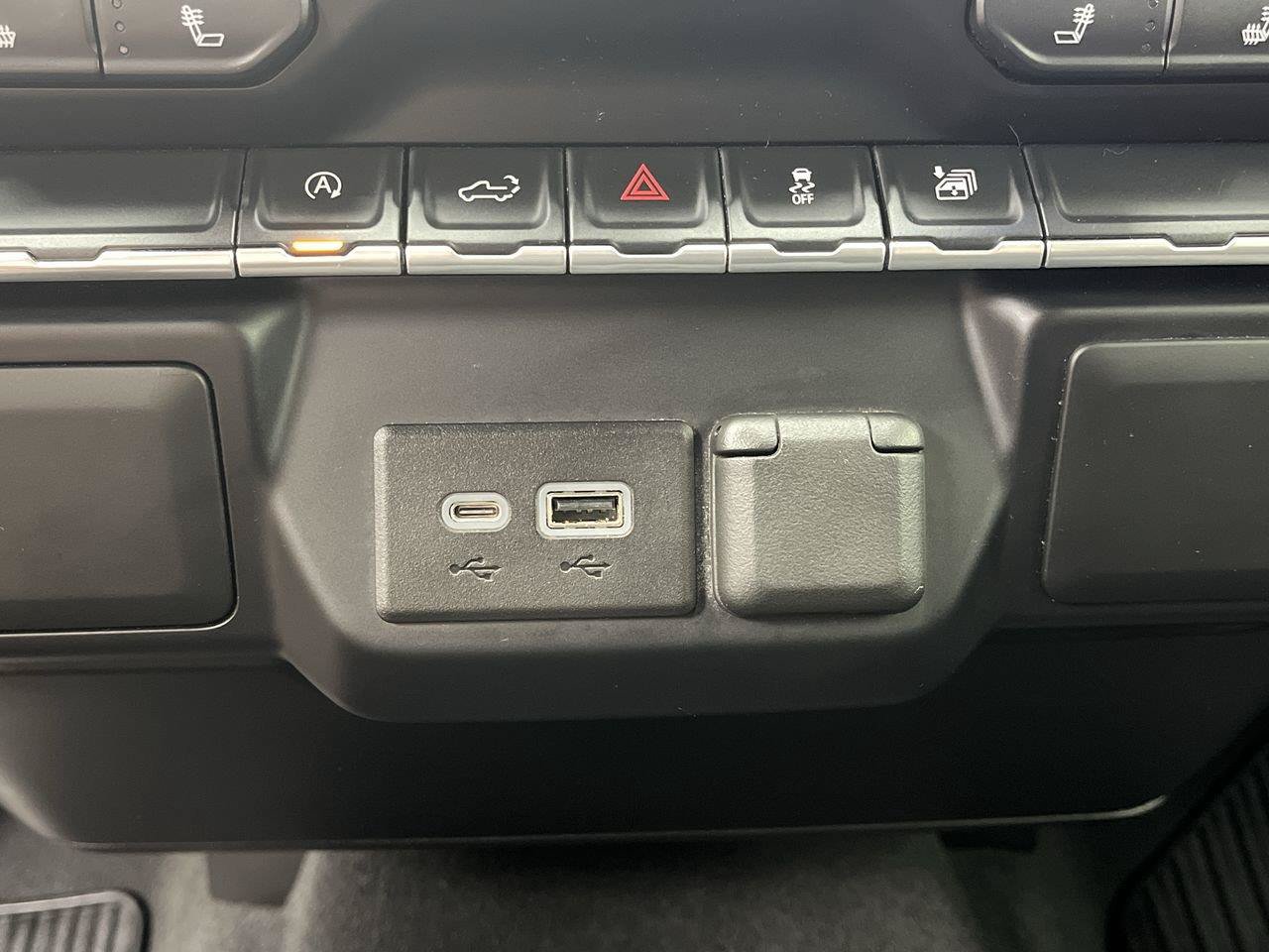 Certified 2022 Chevrolet Silverado 1500 LT AWD/4WD image 24