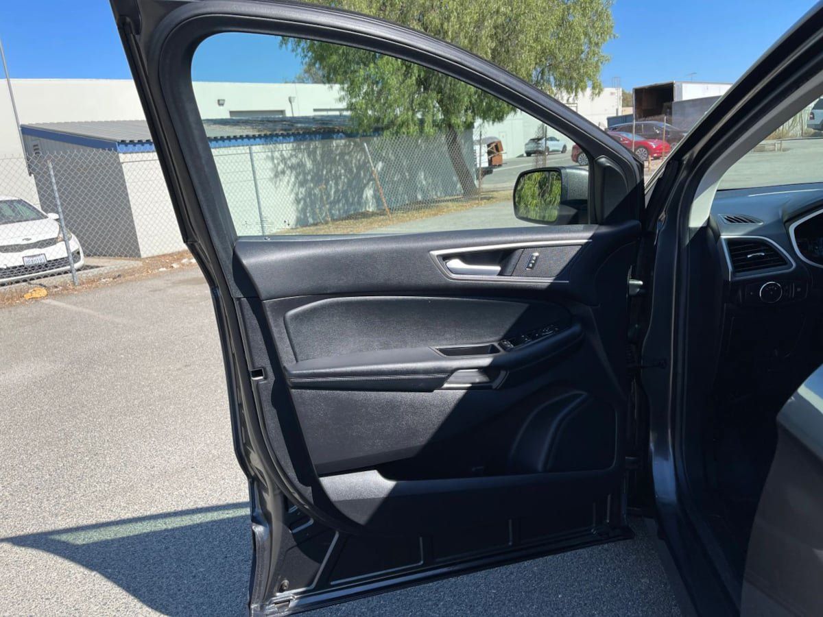 Used 2020 Ford Edge SEL AWD/4WD image 17