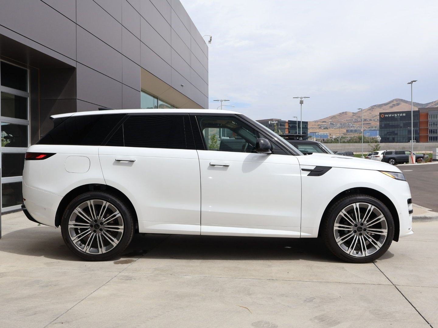 New 2026 Land Rover Range Rover Sport Dynamic SE AWD/4WD image 4