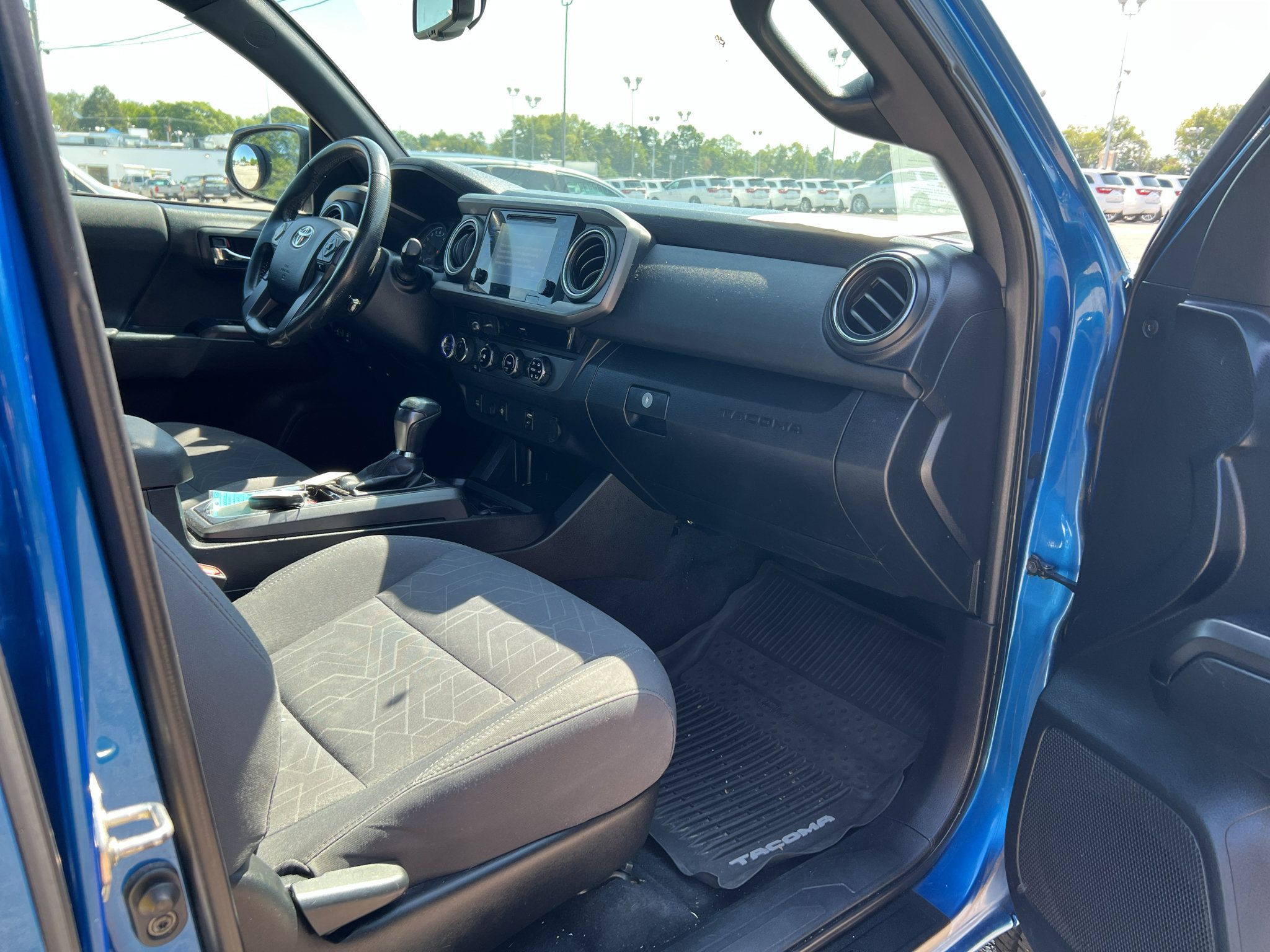 Used 2016 Toyota Tacoma TRD Sport w/ Towing Package AWD/4WD image 9