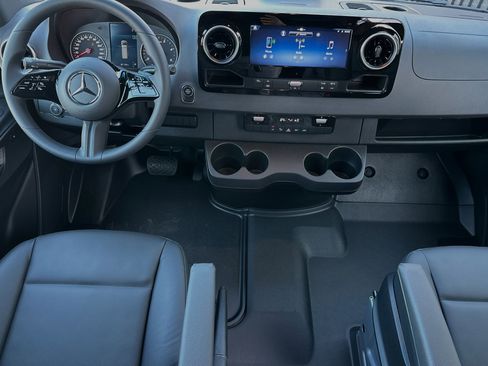 New 2025 Mercedes-Benz Sprinter 2500 image 12