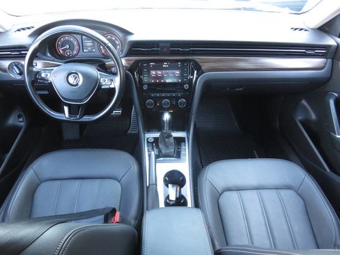Used 2020 Volkswagen Passat 2.0T SEL image 12