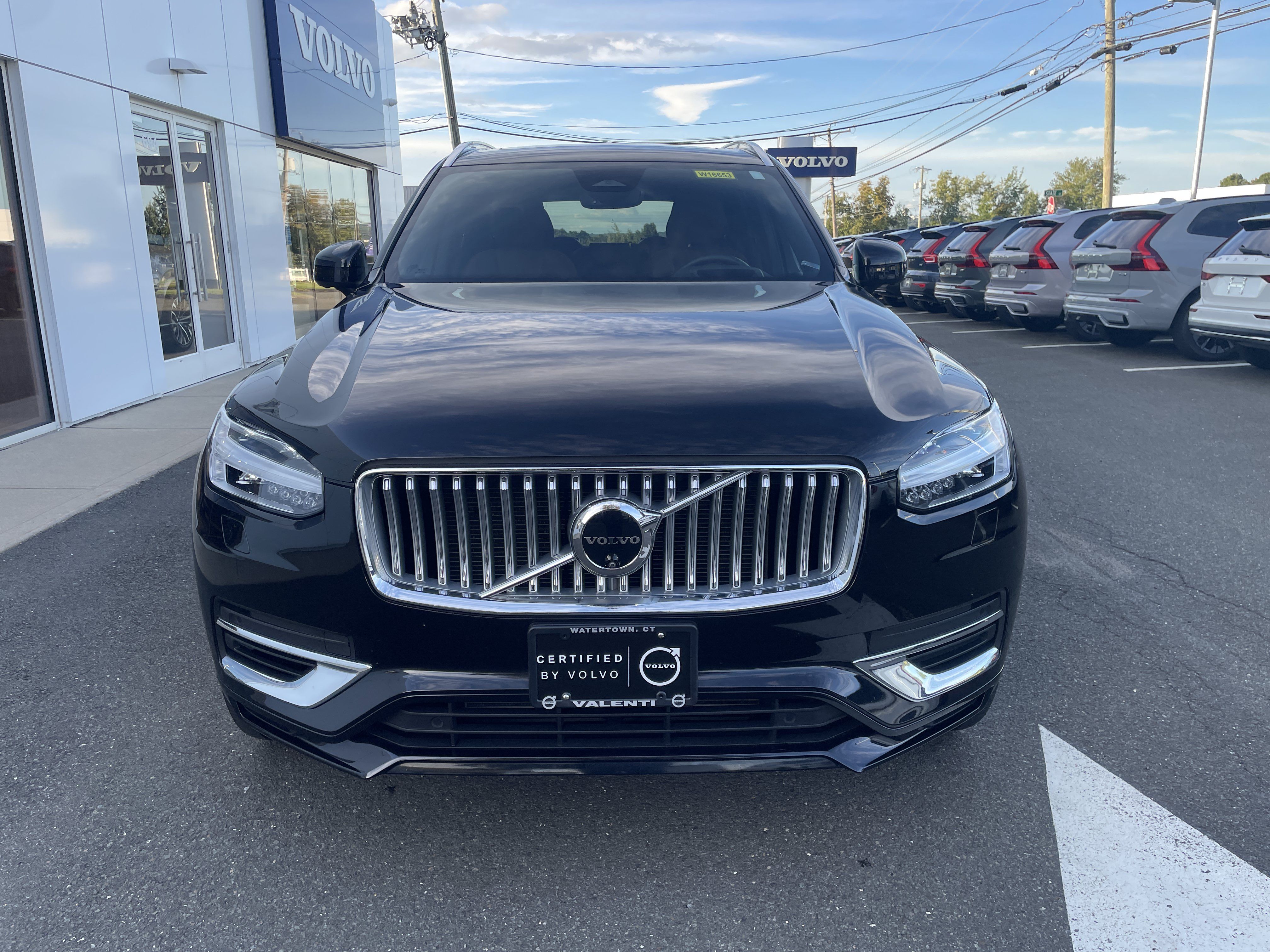 Used 2025 Volvo XC90 T8 Ultra AWD/4WD image 2