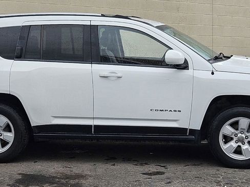 Used 2017 Jeep Compass Latitude image 2