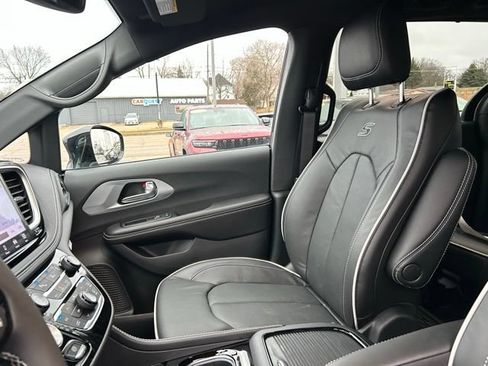 New 2026 Chrysler Pacifica Limited w/ S Appearance Package AWD/4WD image 31